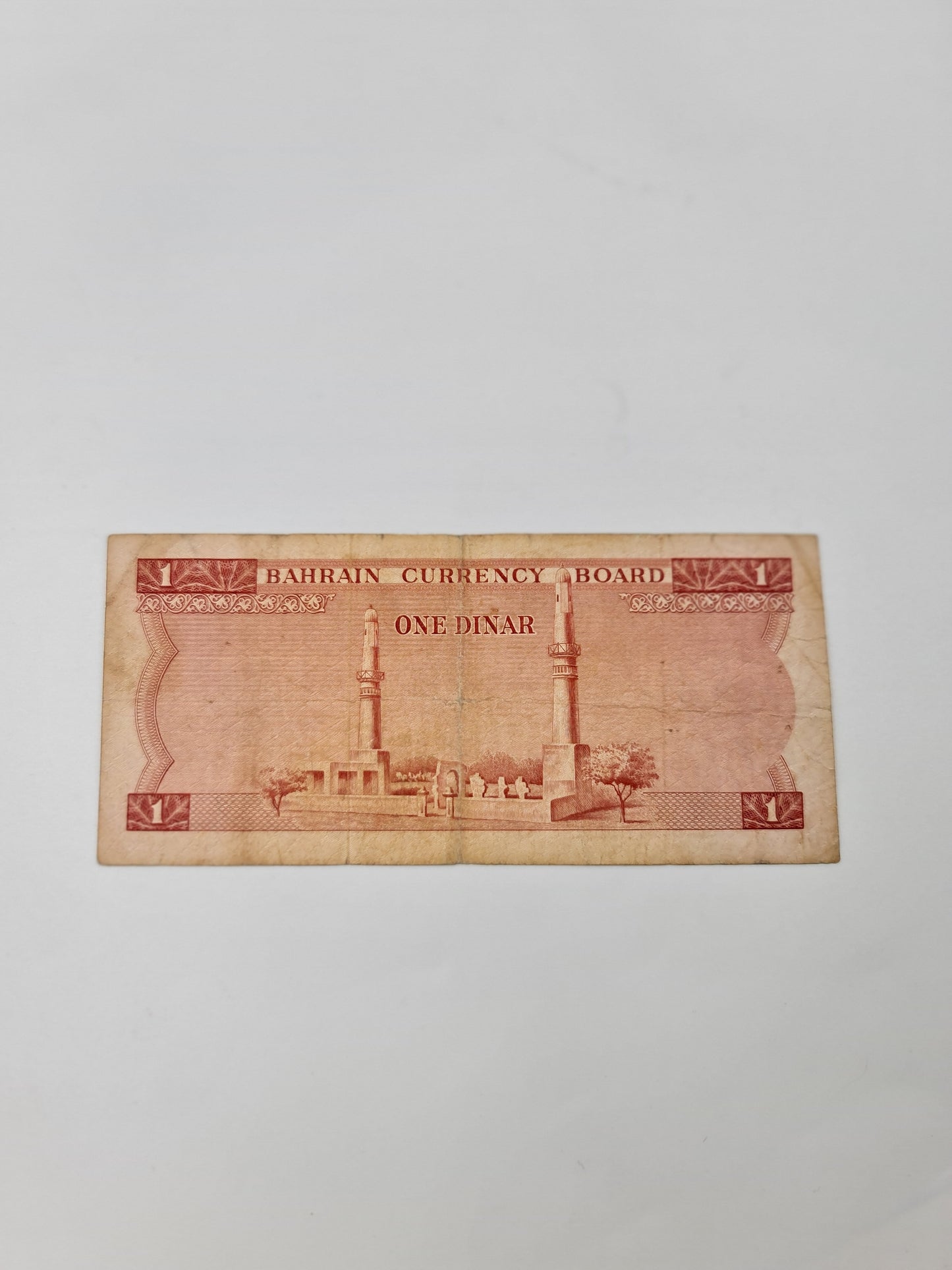 3 Bahrain banknotes 1st issue 1964 used conditions (2 pieces of 1 dinar and one piece 1/2 dinar)