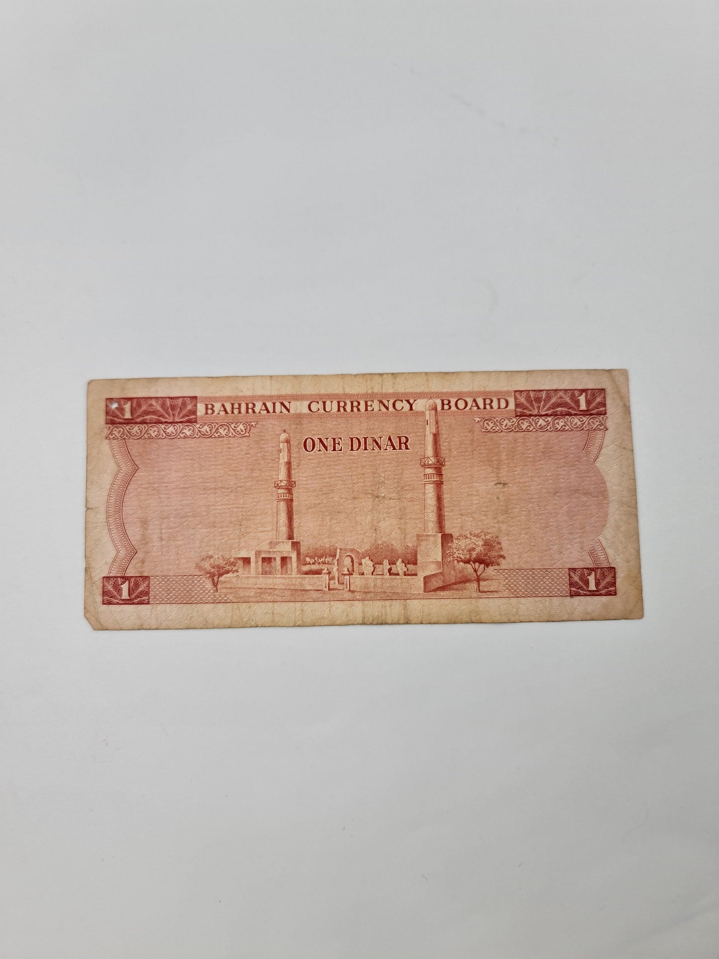 3 Bahrain banknotes 1st issue 1964 used conditions (2 pieces of 1 dinar and one piece 1/2 dinar)